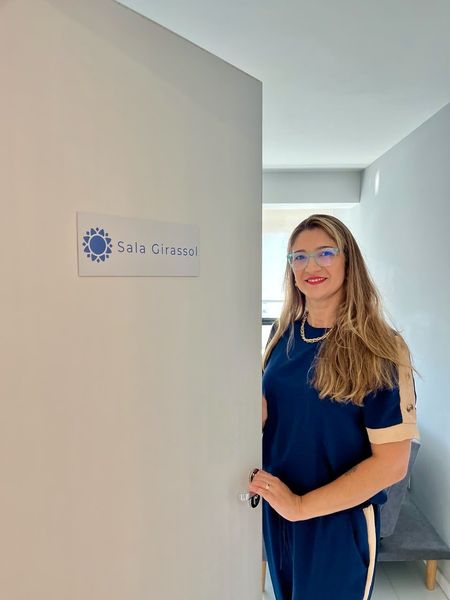 Entrada da Sala Girassol — consultório da Dra. Ana Paula, Unidade Coqueiros, Florianópolis